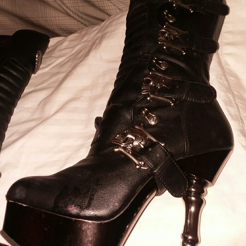 Demonic size 6 boots
